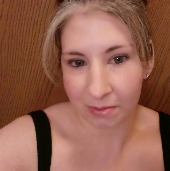 Meet your Posher, Lisa - Picture 1 of 1